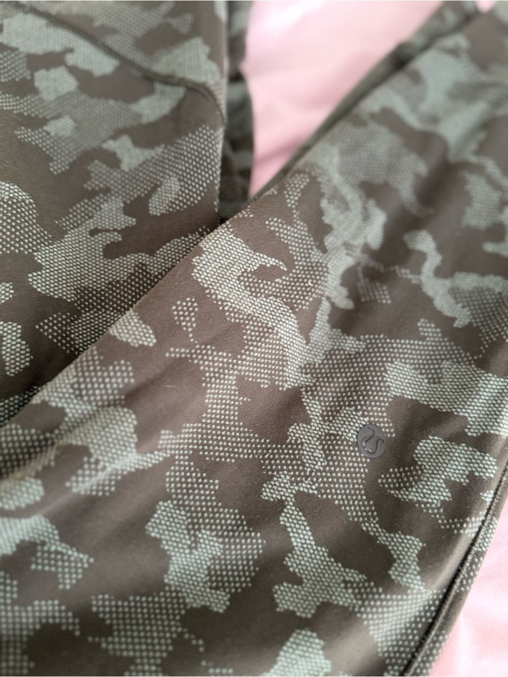 lululemon athletica women’s  Camo Stretch Joggers - Olive